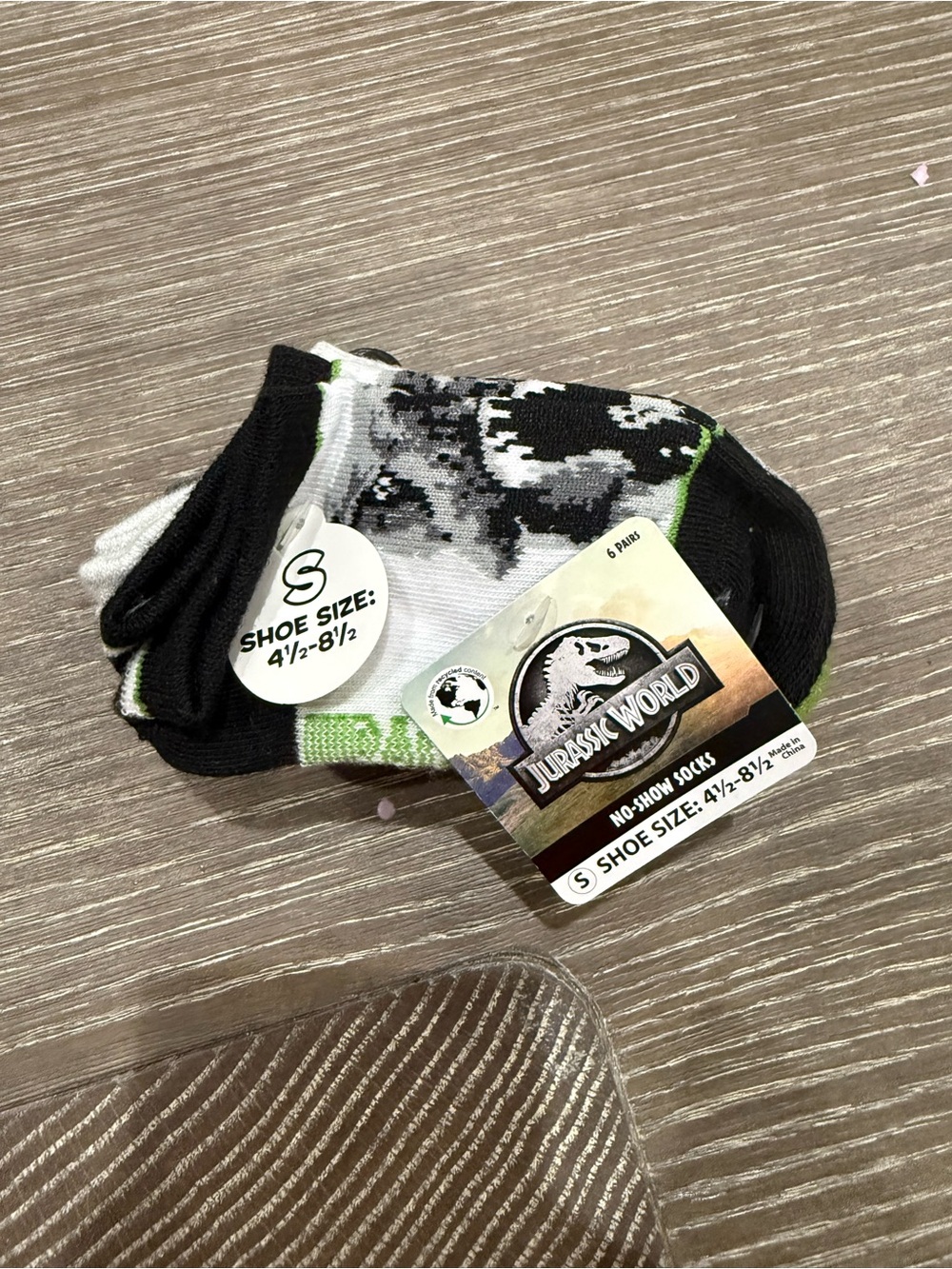 NWT Size small (4.5-8.5) Jurassic World No-Show Socks